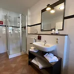 Freihaus18****